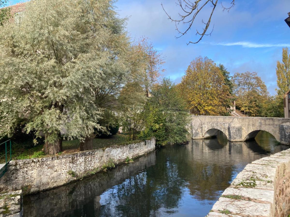 Appartement De La Breche 44 M2 Place Drouaise Au Coeur Historique Chartres Bagian luar foto